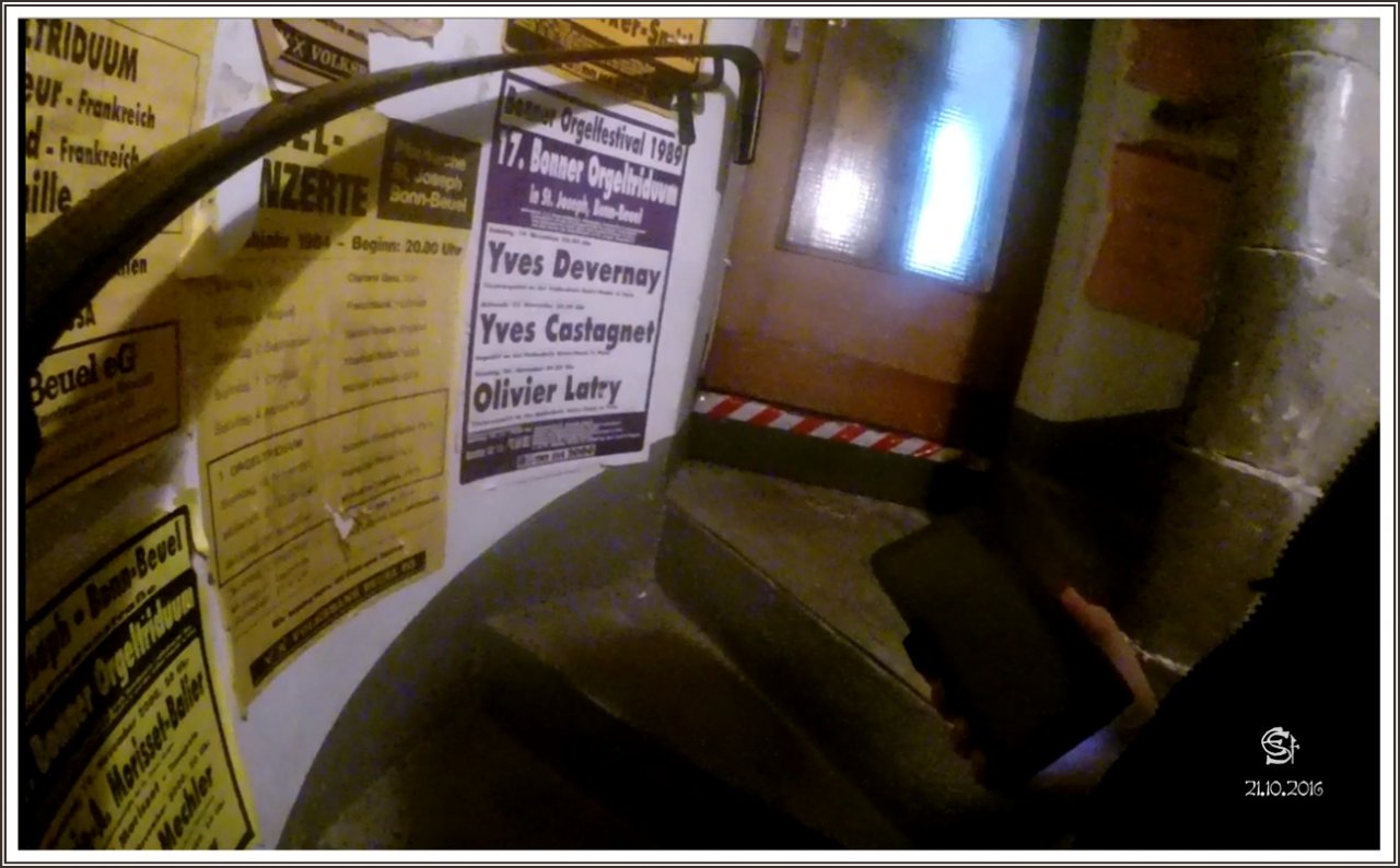 03-05 2016-10-21_04_GOPR0466_0238a Rsig Wendeltreppe T1 Tür Orgelbühne