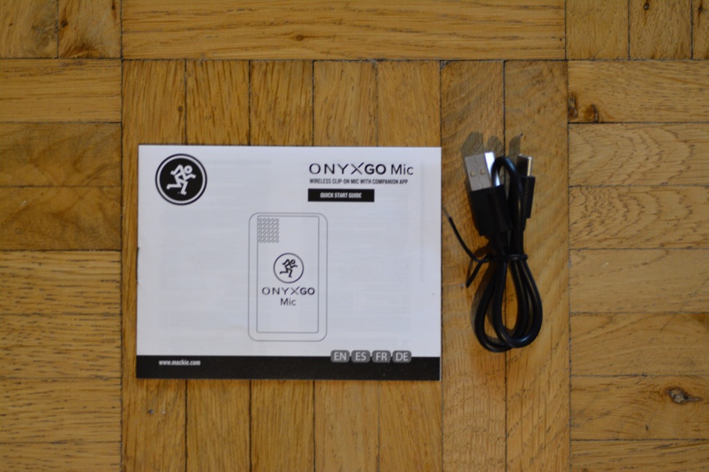 03 Handbuch und USB-Kabel.jpg