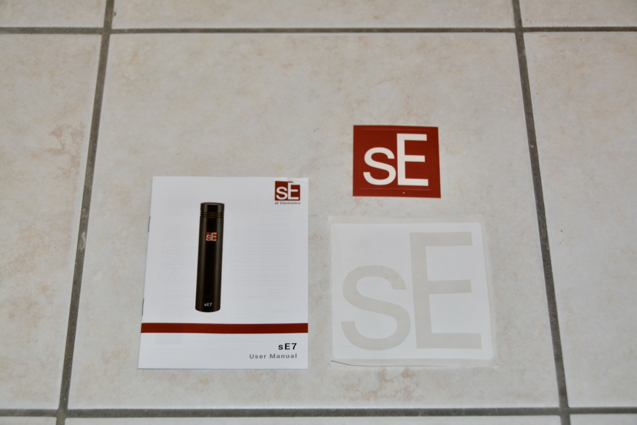 03 sE7 Handbuch und Sticker.JPG