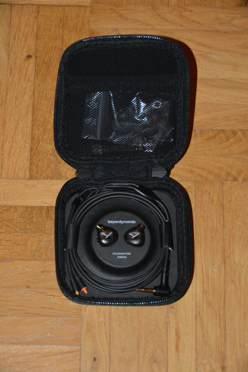 04 Täschchen geöffnet.JPG