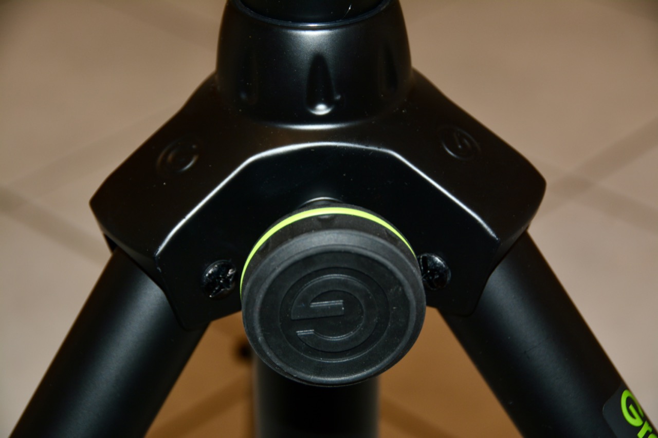 05 Aufhänung Standfüße.JPG