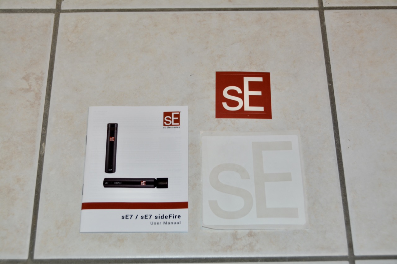 06 sE7 sideFire Handbuch und Sticker.JPG