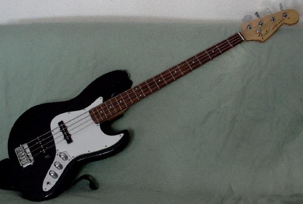 07 Jazzy (Das Pickguard wechselt gelegentlich)