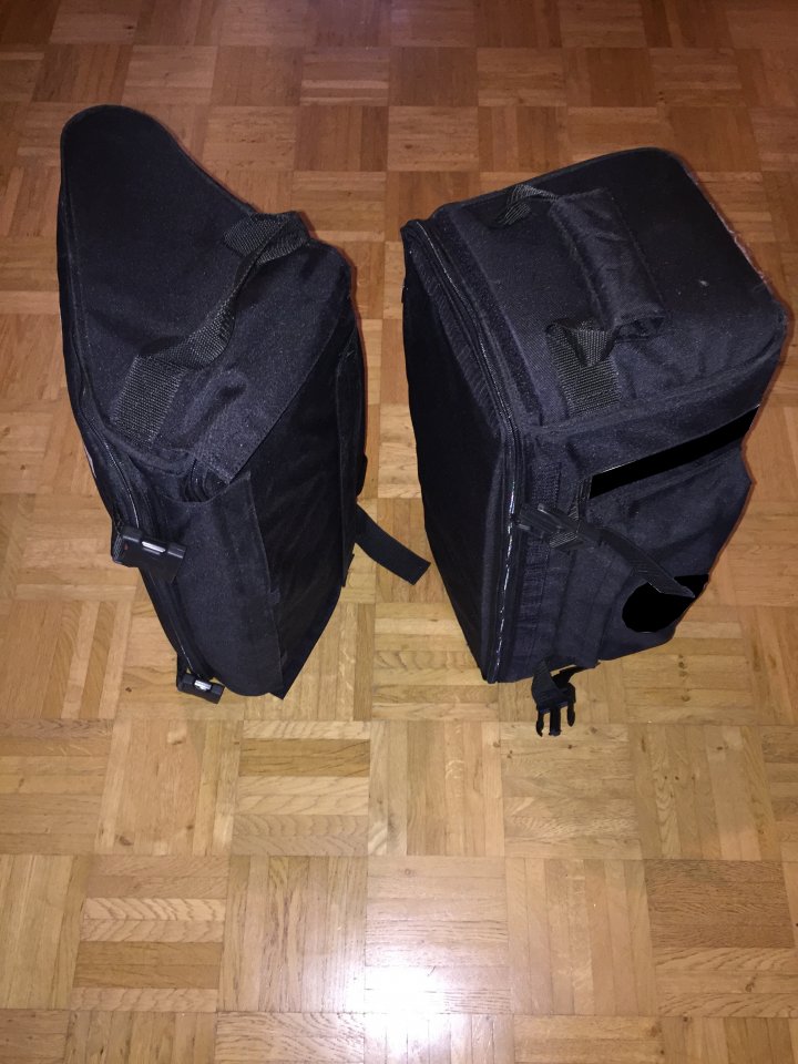 12 Rucksack Geteilt Und Geschlossen