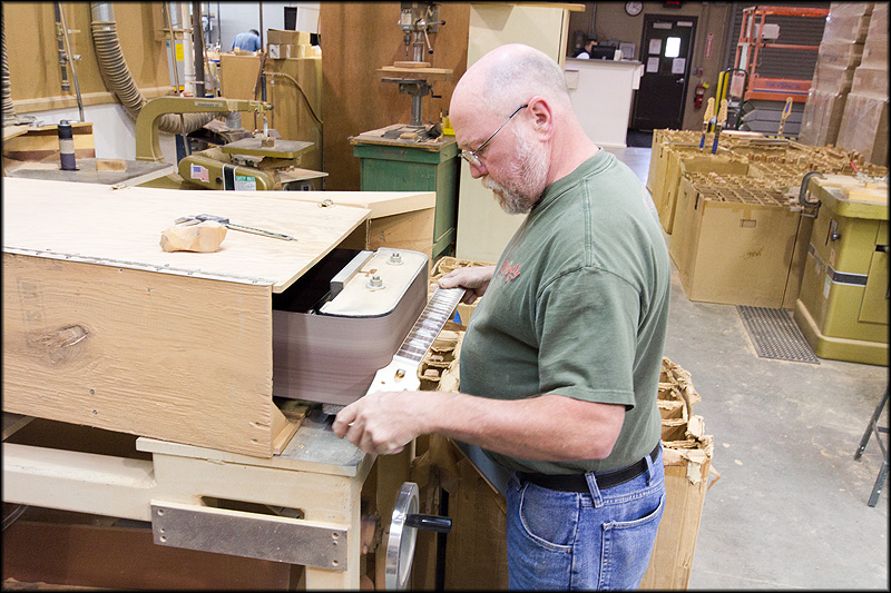 24_Neck-sanding.jpg