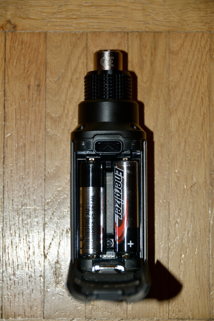 34 SLXD3 Batteriefach geöffnet.JPG