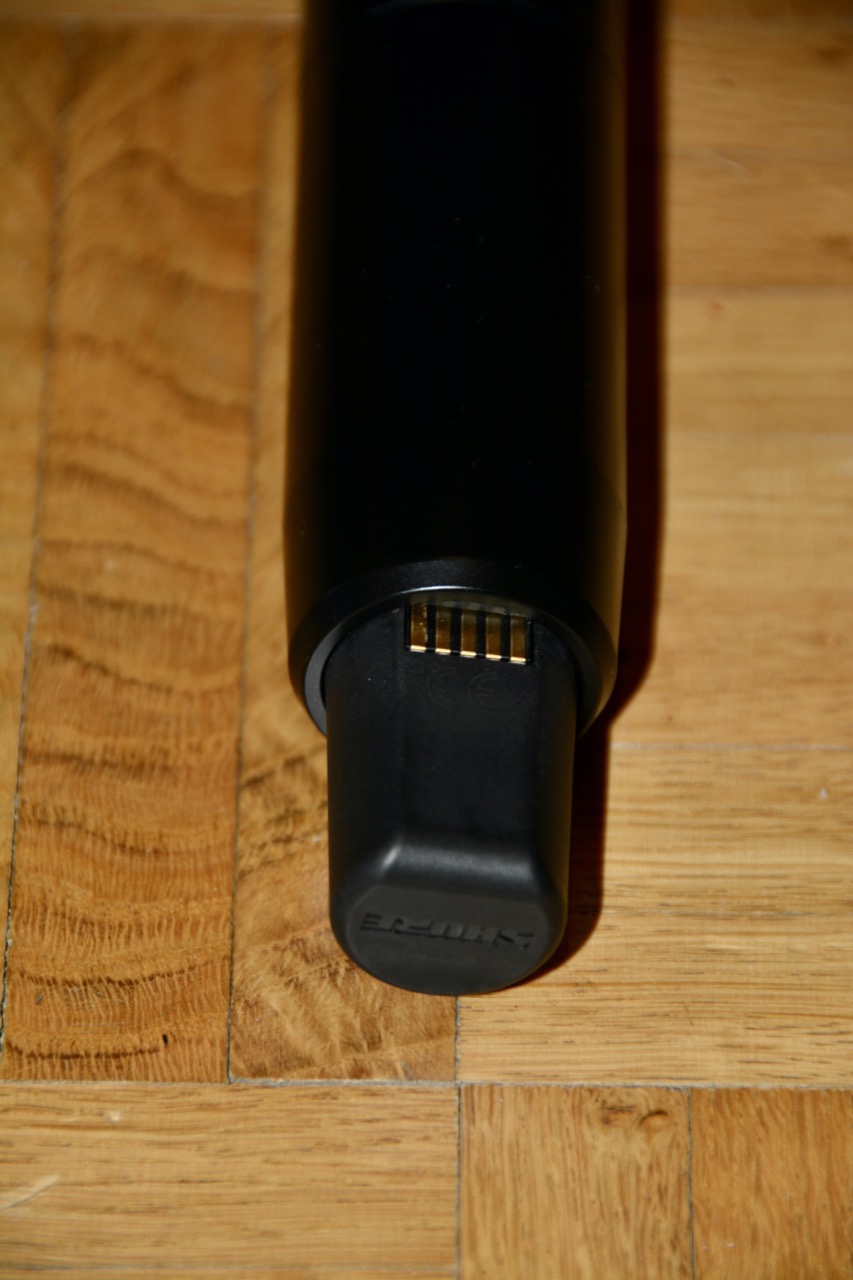 39 SLXD2 Antenne und Ladekontakte.JPG