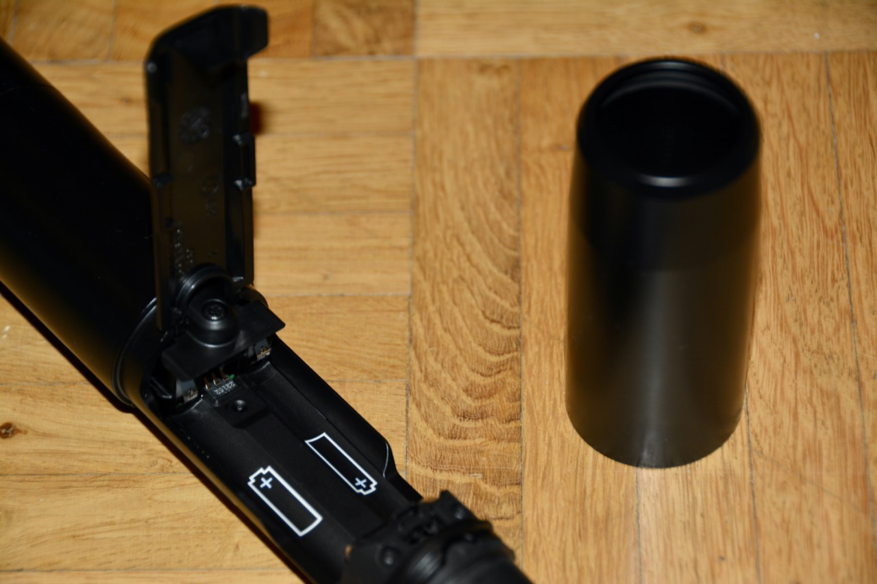 40 SLXD2 Batteriefach geöffnet.JPG