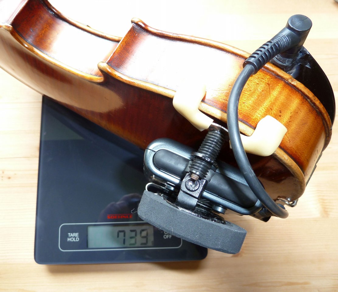 Akustische Geige mit K&K Big Shot, Buchse unter Kinnstütze und Relay G30 auf Waage