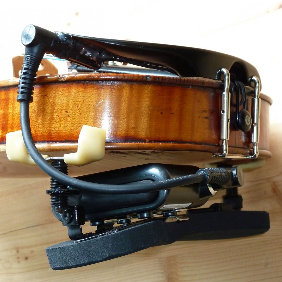 Akustische Geige mit lackiertem K&K Big Shot und Buchse unter Kinnhalter mit Relay G30