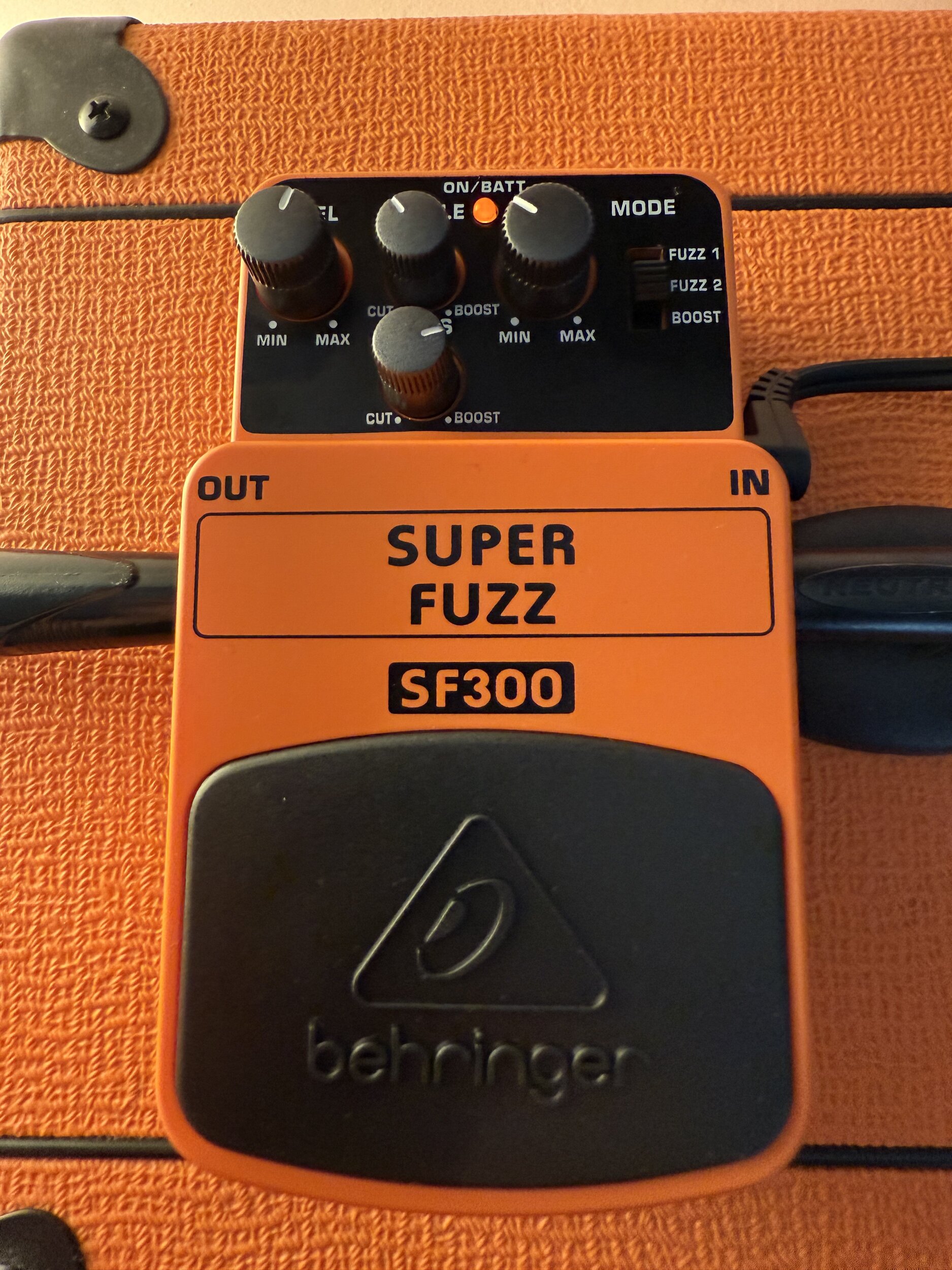 Behringer SF300
