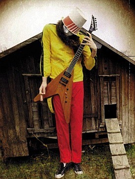 Buckethead vor seinem geliebten Hühnerstall :-D