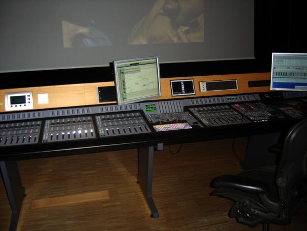 Das muss so aussehen.
Der Film heißt übrigens "Alien Raiders" und ist aunscheinend eine Fortsetzung, die auf DVD veröffentlicht werden soll. Auf jeden Fall sehenswert, aber nur um sich drüber einen abzulachen...