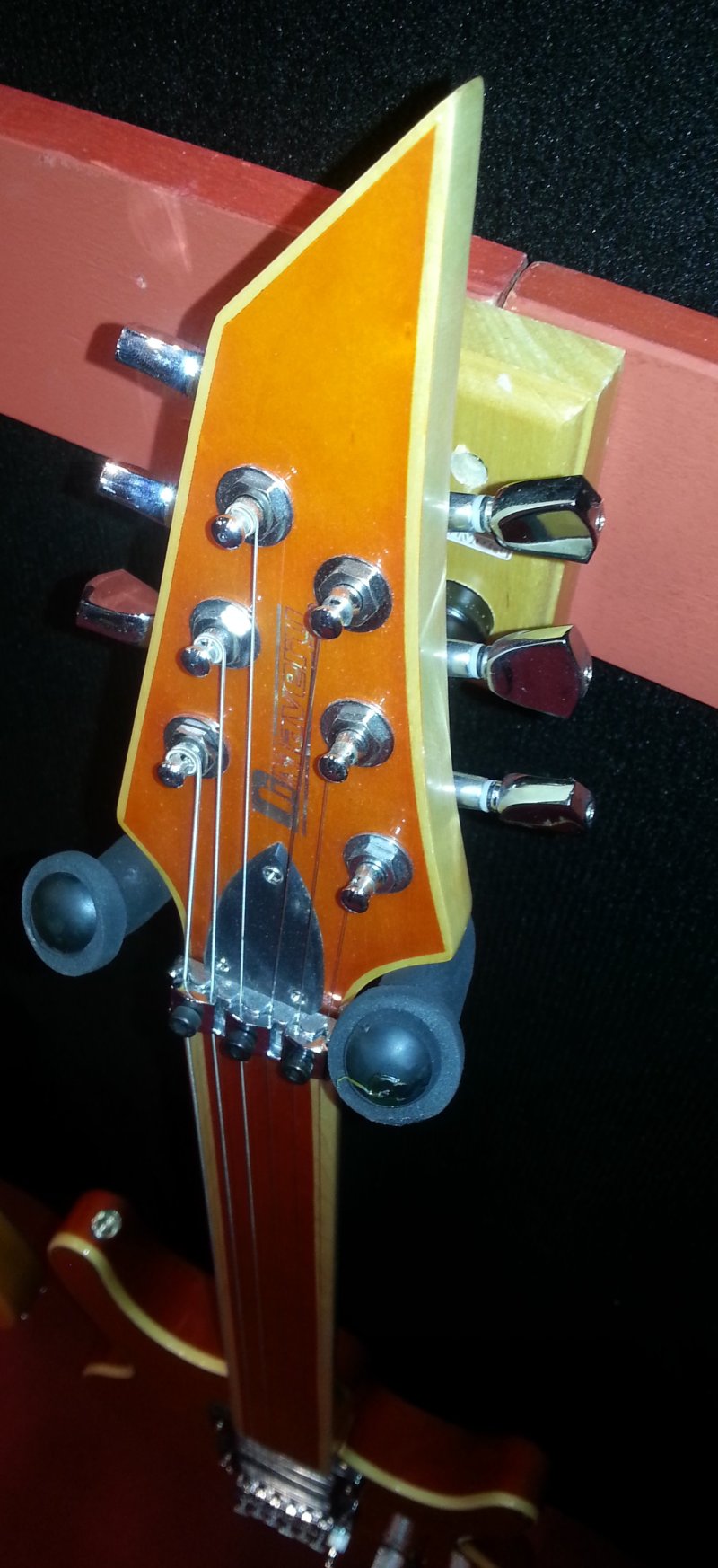 Di Avery Fretless Headstock