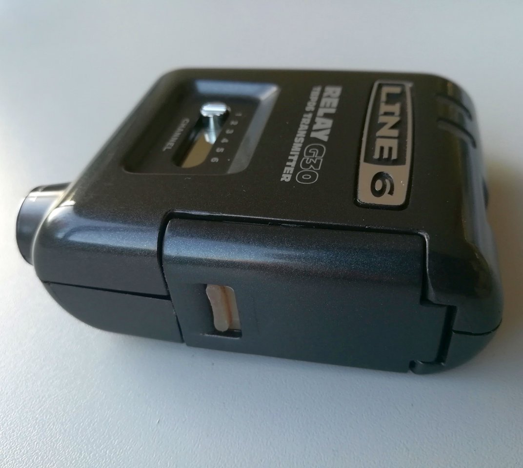 DIY-Epoxy-Batteriefachriegel in Line 6 Relay G30 TBP06-Sender