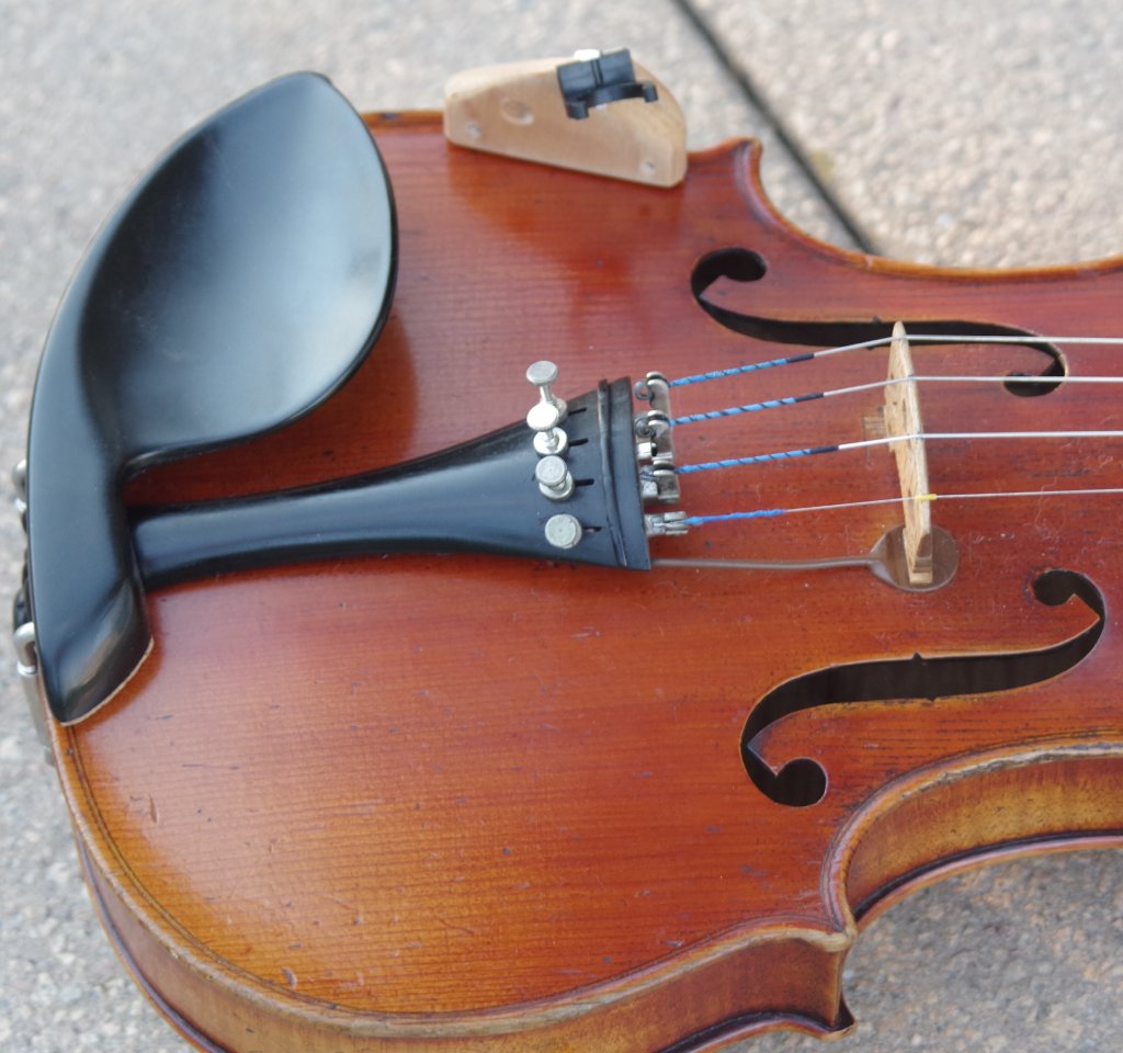 DIY-Mikrofonhalter an Geige