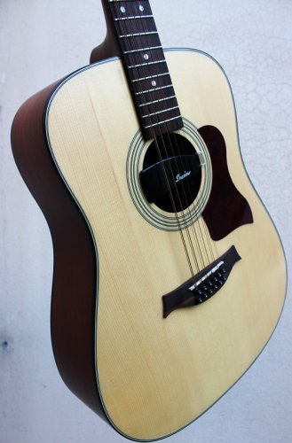 Dreadnought 12-Saiter mit magnetischem Schallloch-Tonabnehmer