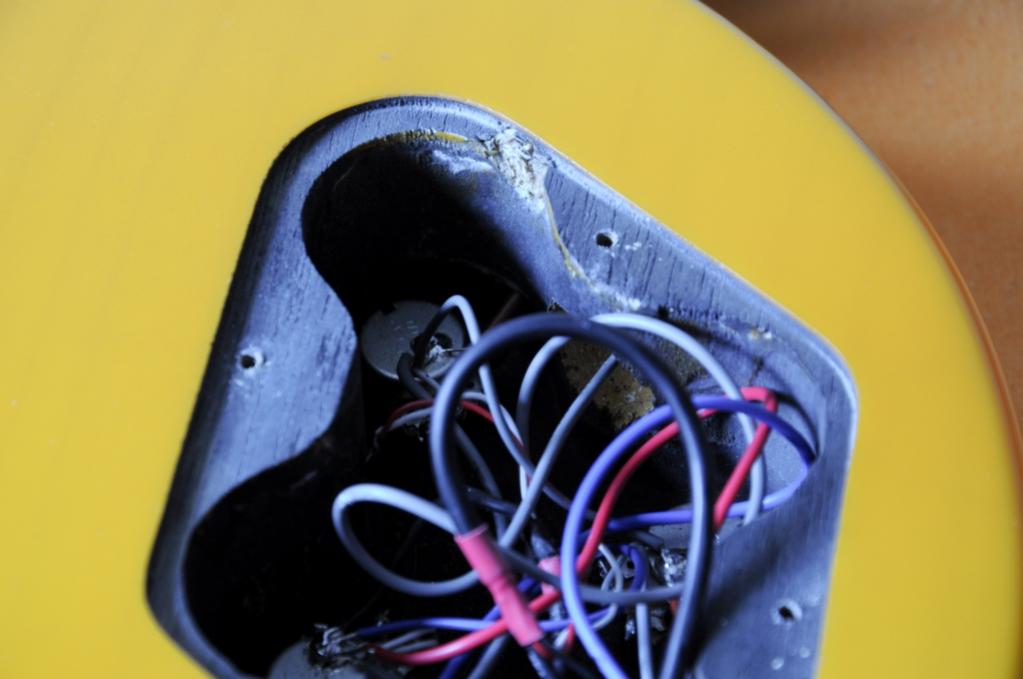 E-Fach mit komisch faseriger Stelle (oben)