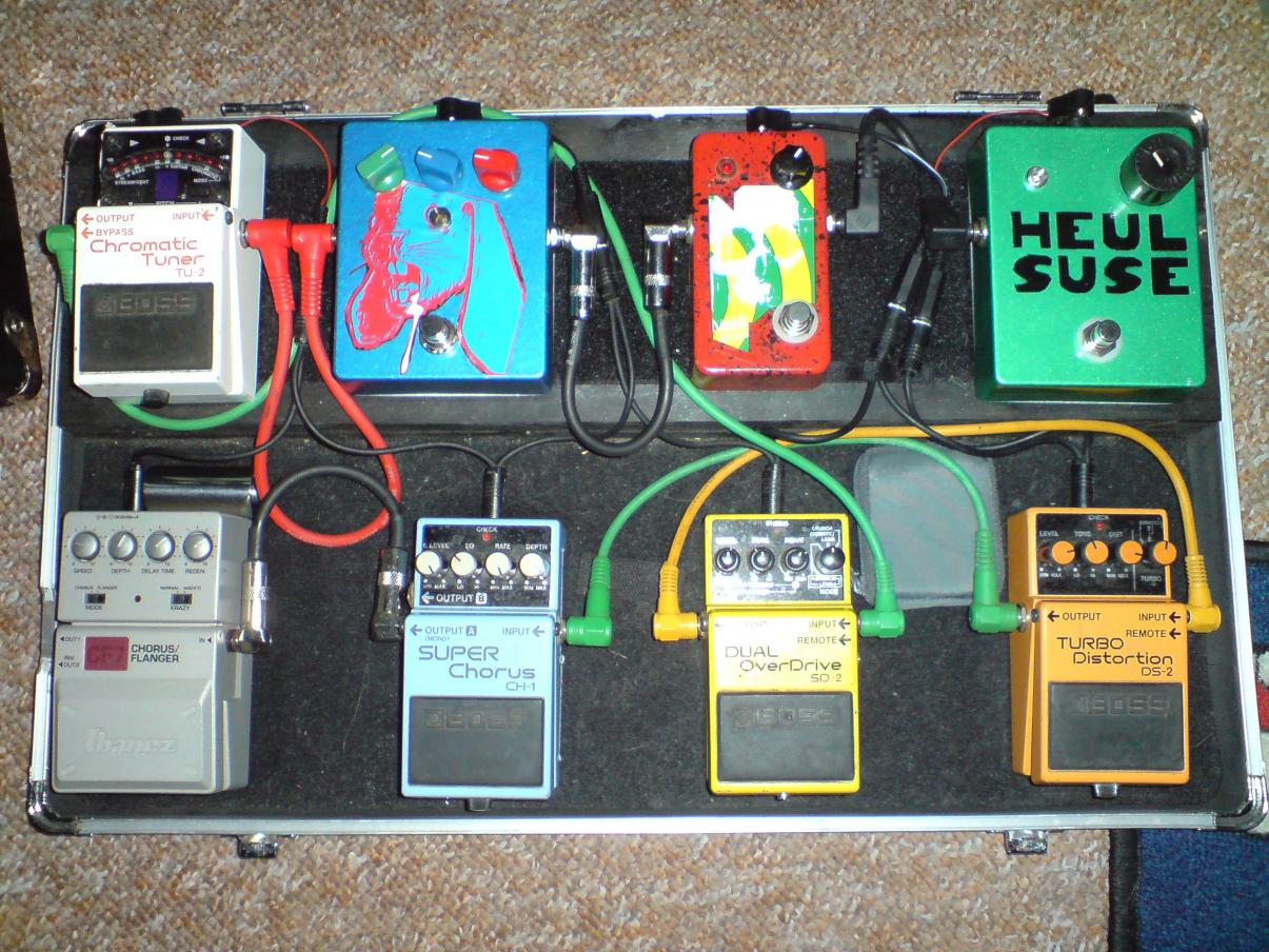 Effektboard8
Heulsuse -> Musikding Lineal -> DIY Proco Rat -> TU2 -> SD2 -> DS2 -> CH1 -> CF7