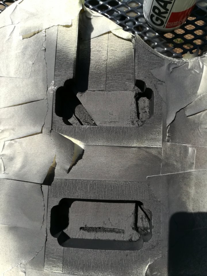 Elektronikfächer mit Graphitspray abschirmen