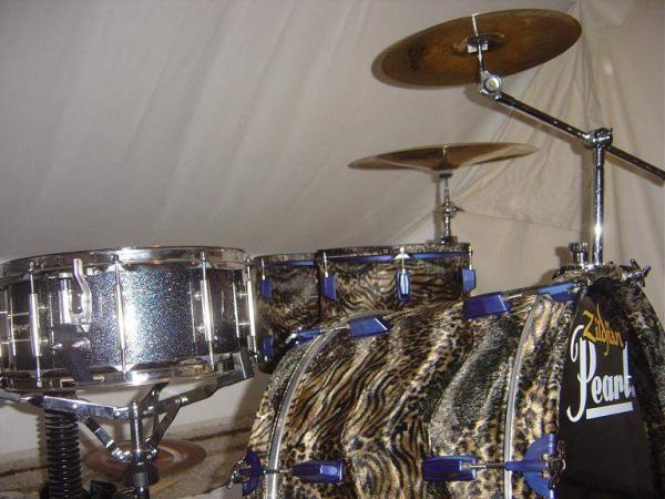 Erstes Tigerdrumset