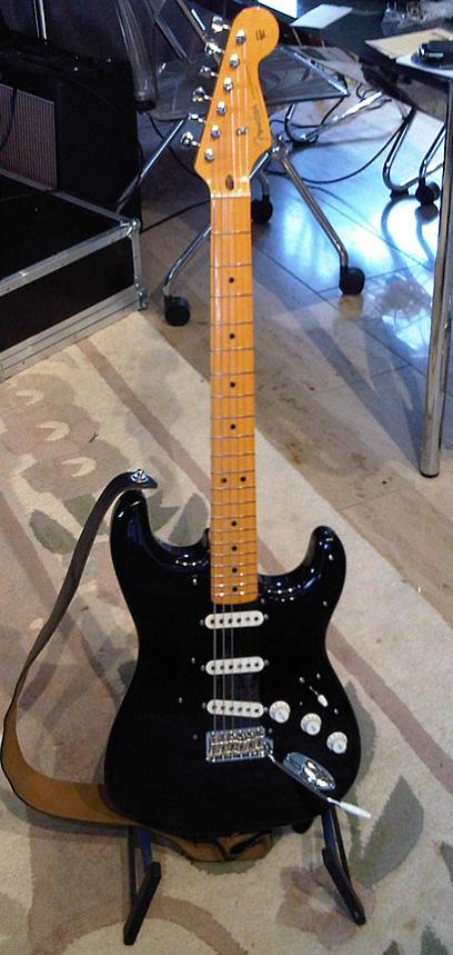 Fender Custom Shop Strat - David Gilmore NOS Model, modifiziert mit Brass Trem Block und Brass Claw