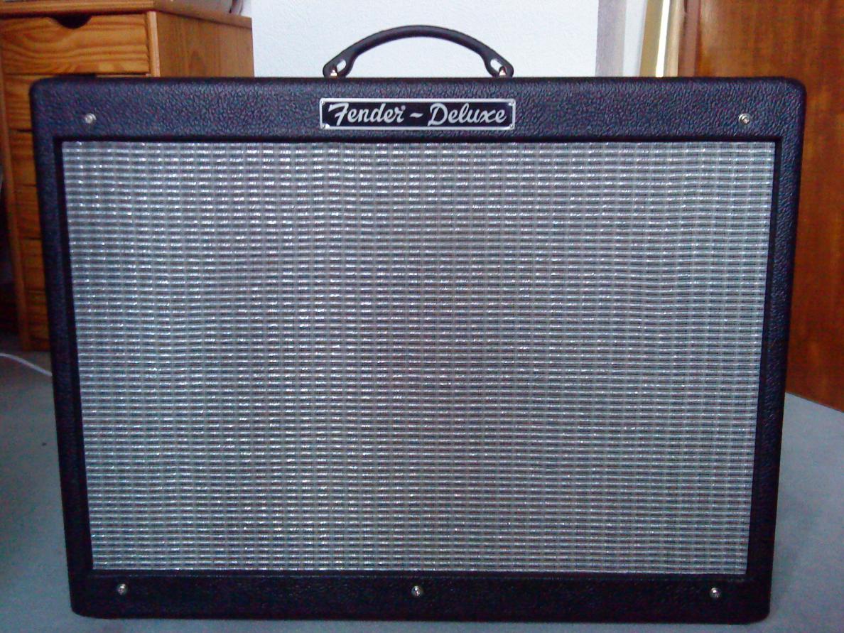 Fender Hot Rod Deluxe MiM

war ein guter, aber zu groß, zu schwer, zu laut
daher weg