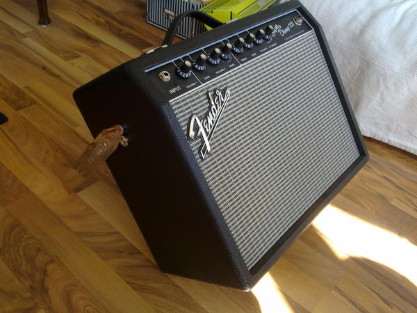 fender super champ xd

schöner Amp eigentlich, aber eben nur eigentlich
hat den sound aber nicht die Dynamik eines Röhrenamps