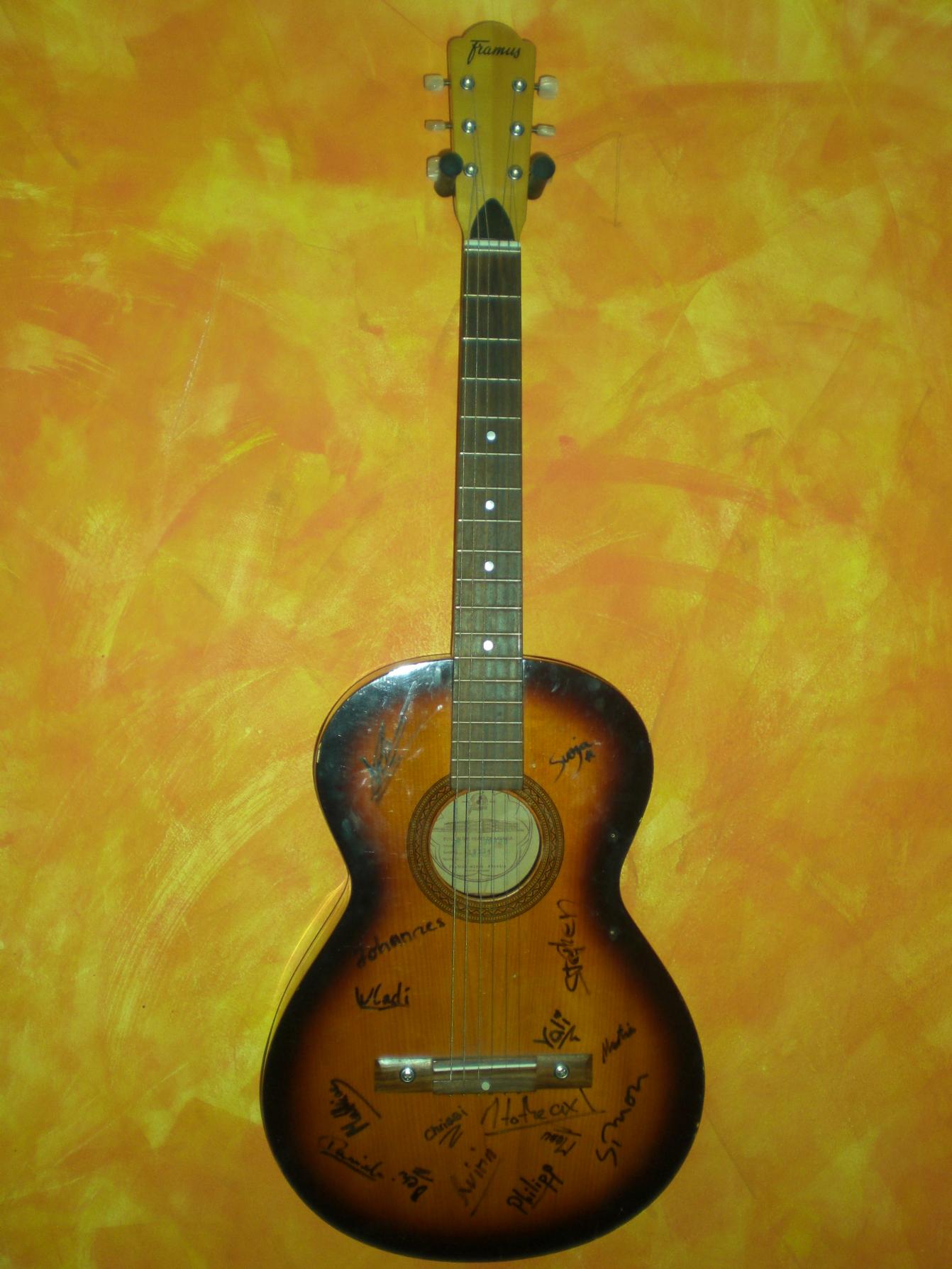 Framus 00300 Amateur Bj 75 
Neupreis 85 DM :D