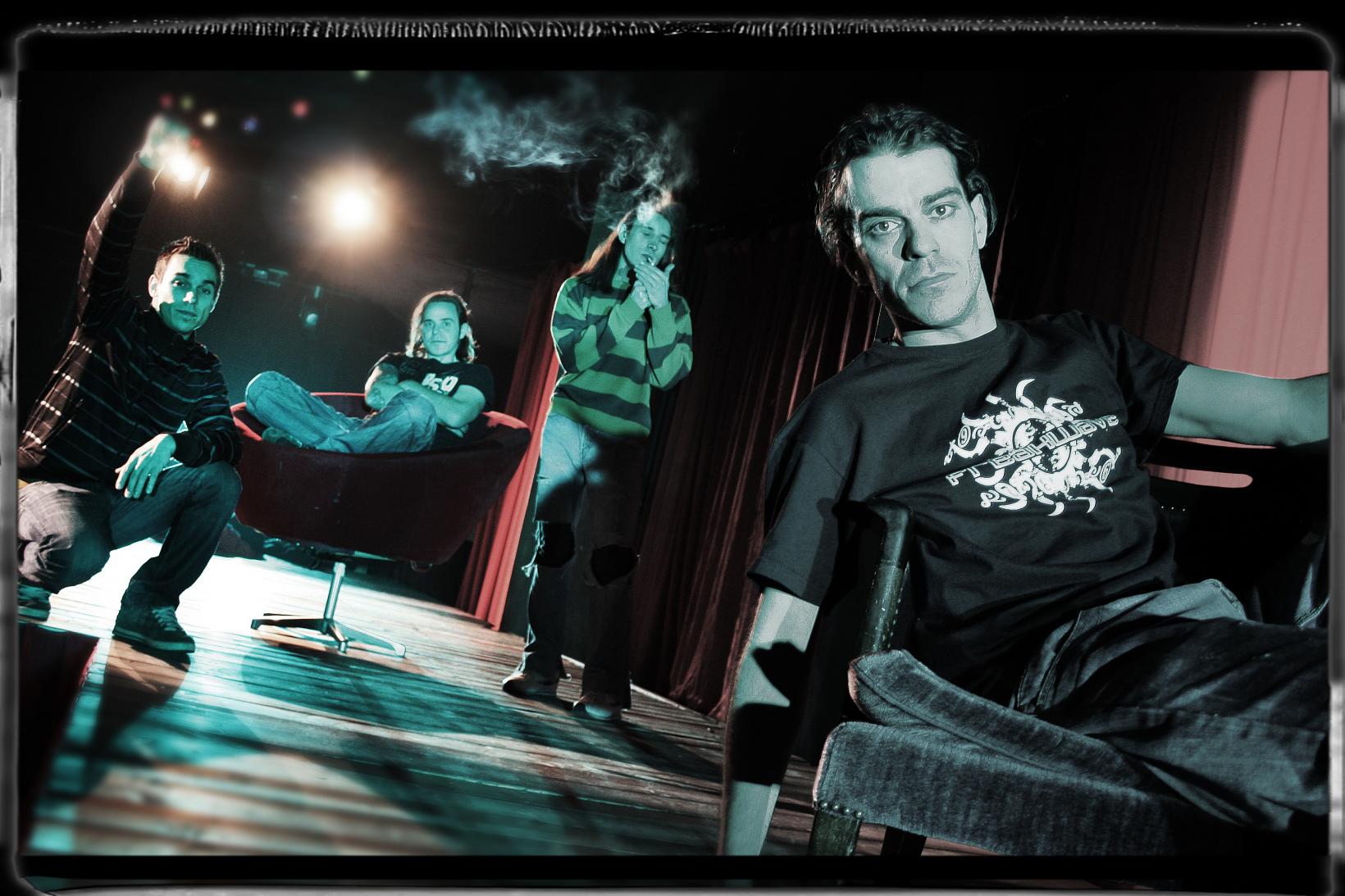 Freakwave

aus Aachen stehen für groovigen Metal/Hardcore druckvoll, agressiv und melodisch.

Die 1te Aufnahme zum FREAKWAVE-demo *parasite of sympathy* enstand 2008, bestehend aus 3 studio-songs & 2 Live-songs, gemastert wurde die Scheibe von Ramon Creutzer.
www.mediasounddesign.de

Im Sep./Okt. 2009 wurde die Debut-CD *does it hurt?* in den SUNDAE Studios eingespielt, produziert & gemastert von Bass -Ikone Peter Sonntag" Release Jan. 2010. Knapp 20.000 myspace Klicks & über 30 Gigs in den 1ten 1½ Jahren, u.a. als Support von Eminence, West Finale Emergenza, Support von Final Virus oder auf dem Metal for Mercy