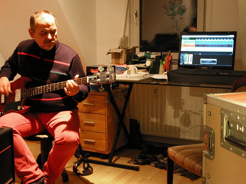 Gitarrenraum, Recording Bass (hier "Birthday", Beatles), 2013