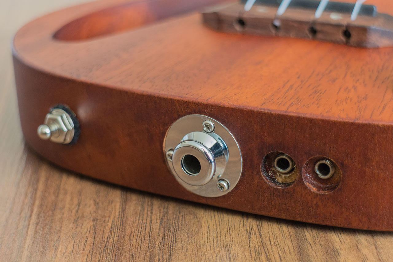 Harley Benton ELUKE-50C NT - Anschlüsse