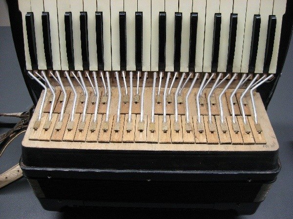 Hohner 96 Bässe 007