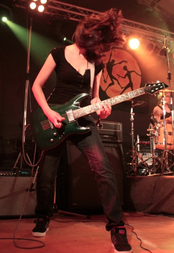 Jenny Scheiba - Gitarre