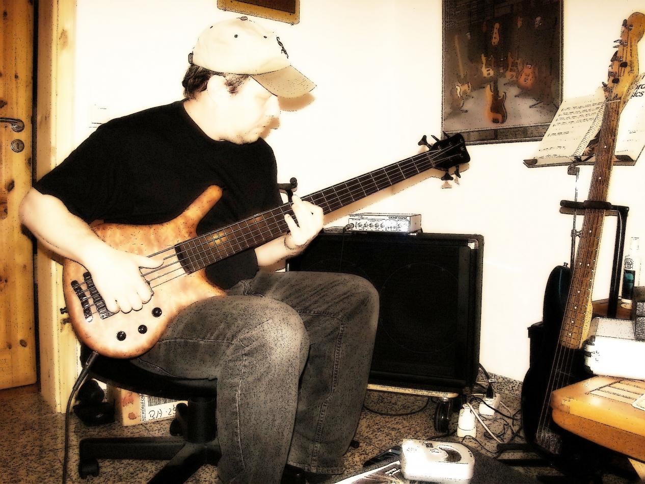 Joe with WarwickThumb NT 5 Bass