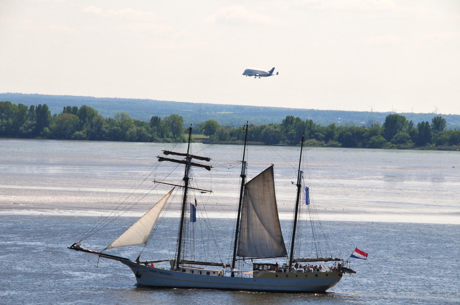 Landeanflug Beluga mit Segler