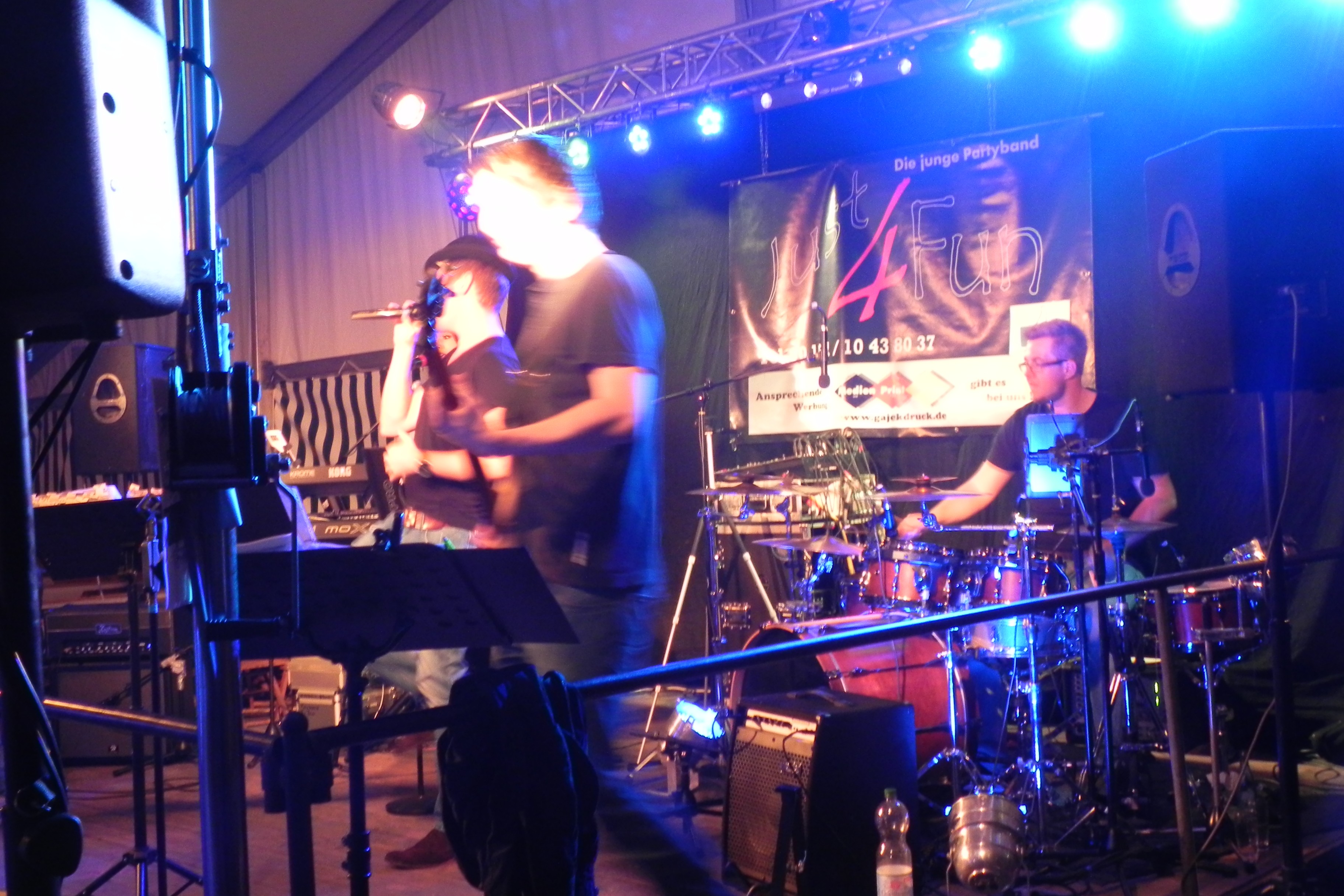 LIVE1