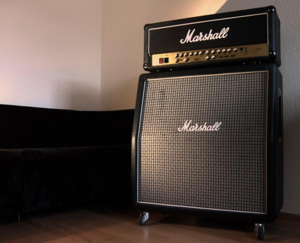 * Marshall JCM2000 TSL 60
+ Marshall 1960AX JCM Cabinet 4x12"