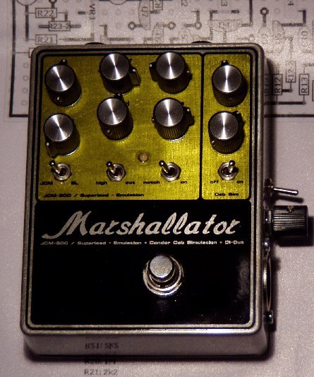 Marshallator,
JCM800/Superlead-Emulation, Condor Cab/Marshall Cab-Simulation, DI-Ausgang, vgl.:
http://forum.musikding.de/cpg/thumbnails.php?album=194
