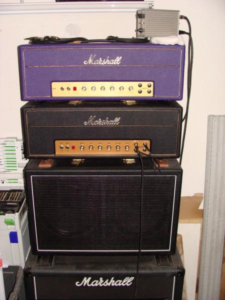 Meine Marshall-Clones und Boxen:
Oben 1987x
darunter JTM45
darunter 2x12" mit Celestion Greenback
darunter Marshall 1936 mit G12 Vintage