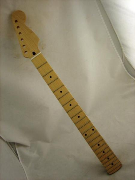 Mighty Mite Ahornhals, Soft V, 9,5 Zoll Radius