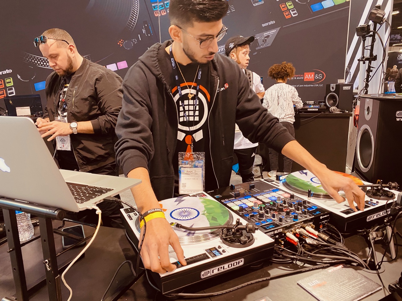 NAMM_Splitter_28