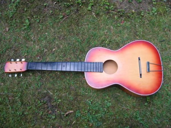 NN WunderGitarre mit Plastik-Griffbrett