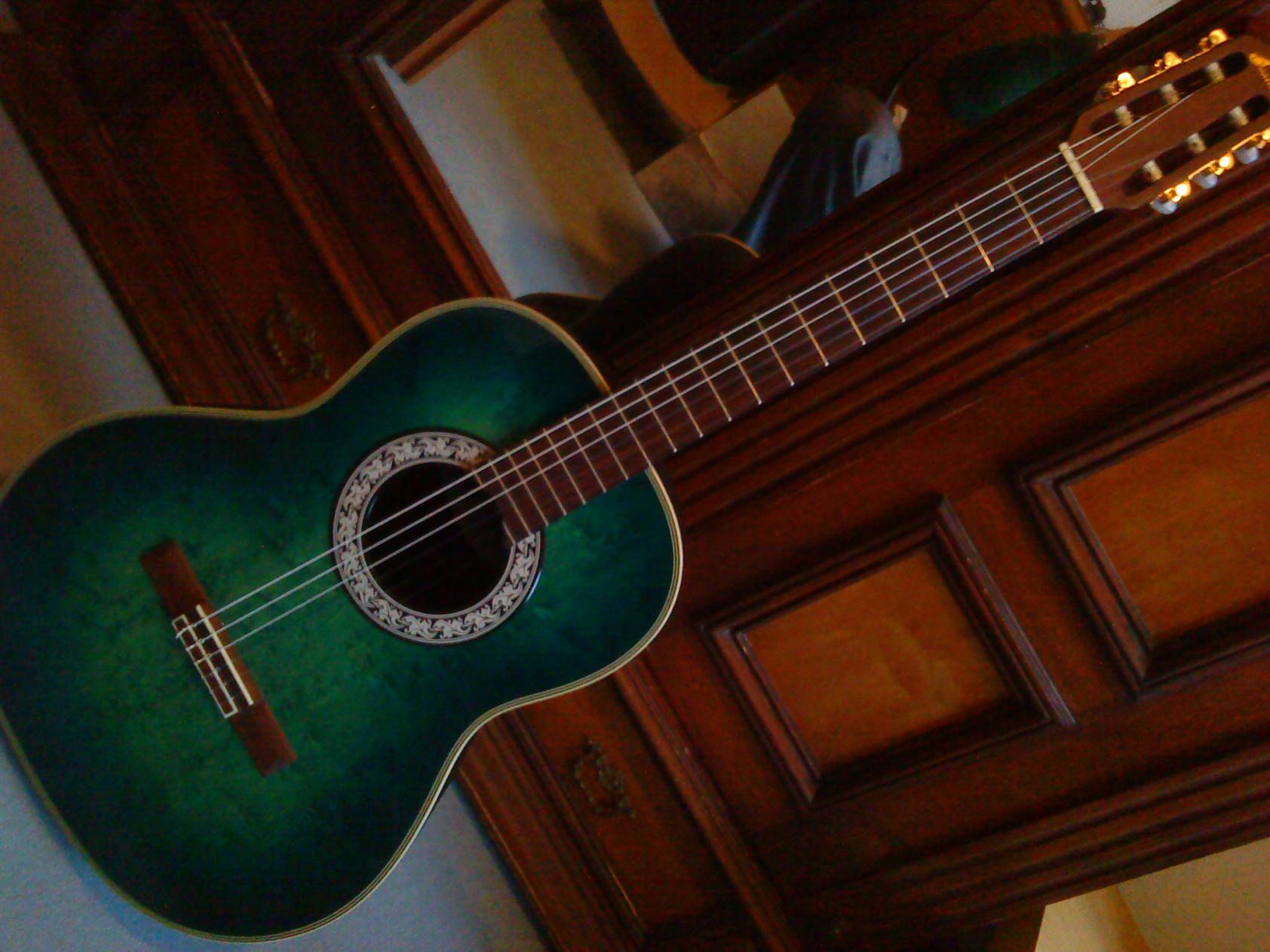 Ovation Nylonstring

Habe ich Idiot wegen einer Ibanez verkauft
Ich bereue!