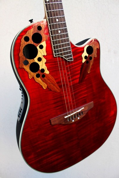 Ovation-Westerngitarre