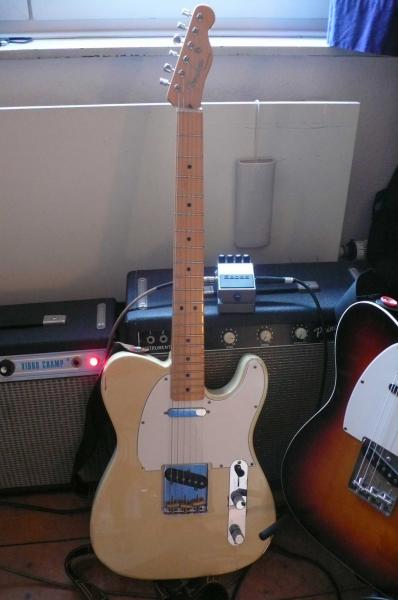 Parts-O-Caster

Aus diversen Fender + Rockinger-Teilen zusammengebaute "50´s Style" Tele.
Sie klingt fett und wuchtig - die perfekte Alternative zu meiner 60´s Custom.