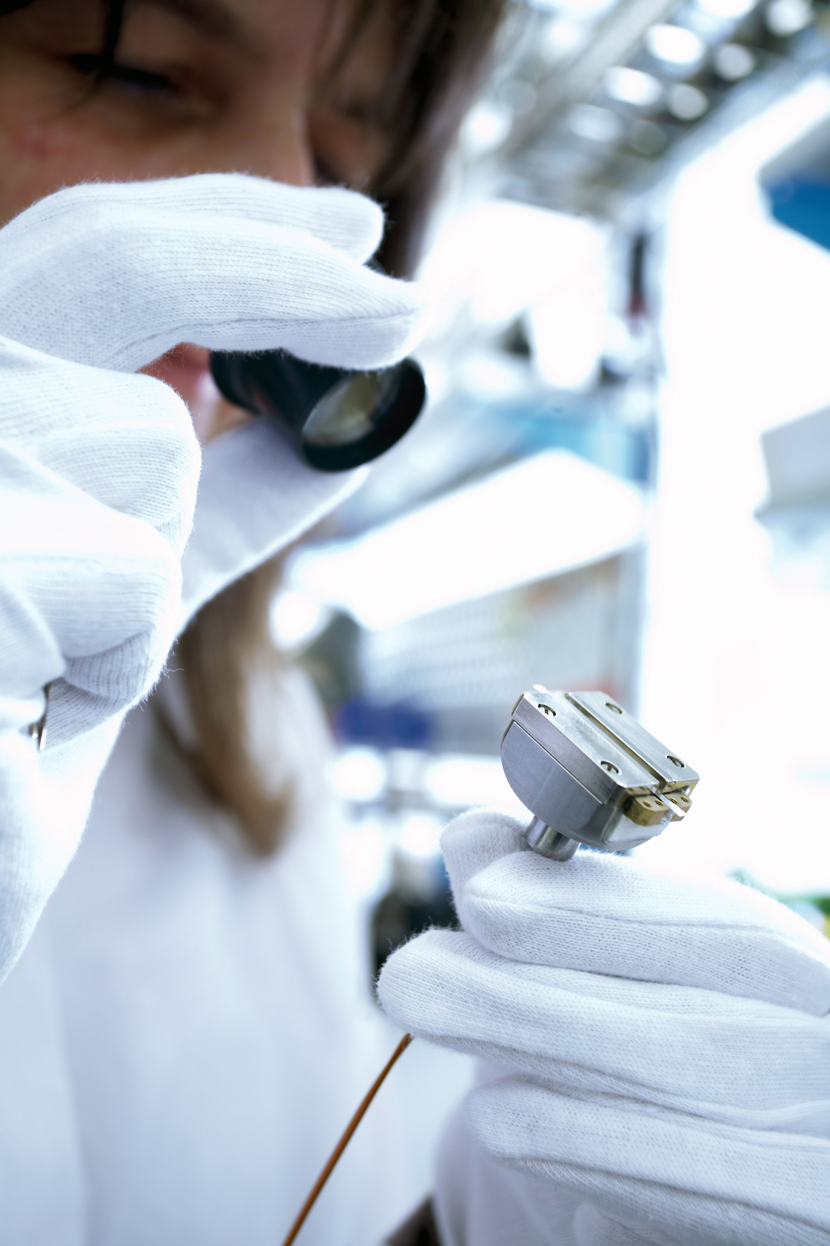 PIC_company_14-08_microphones-factory_v36.jpg