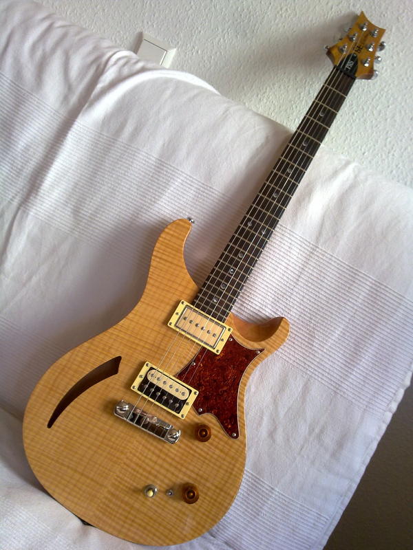 prs se custom se hollow body

wieder verkauft, Mensur zu kurz ;-)
