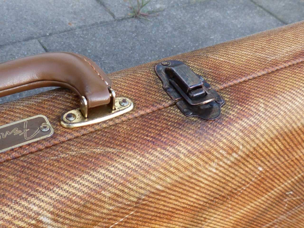 relic tweed case