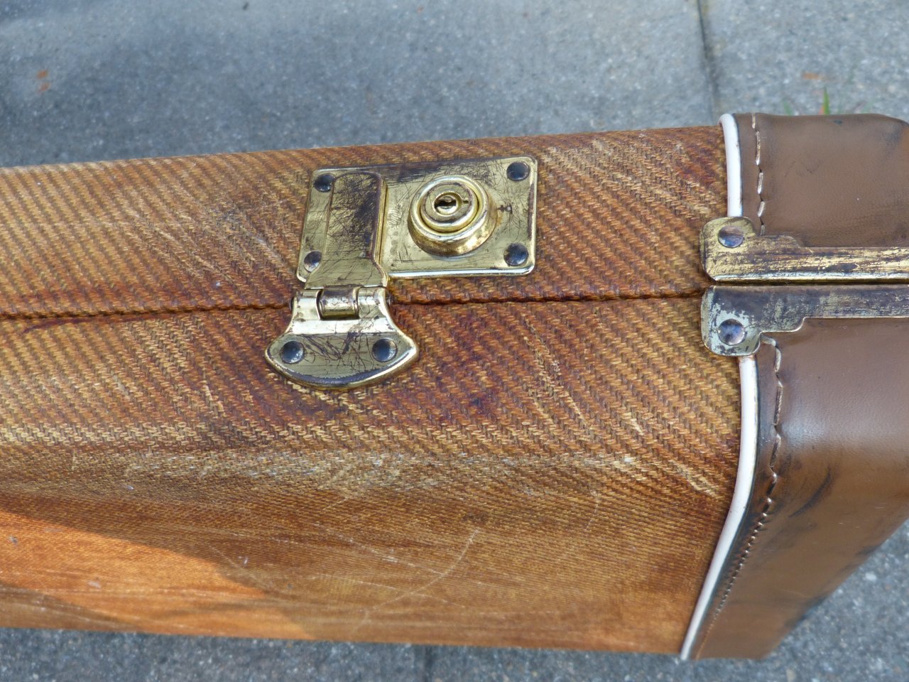 relic tweed case